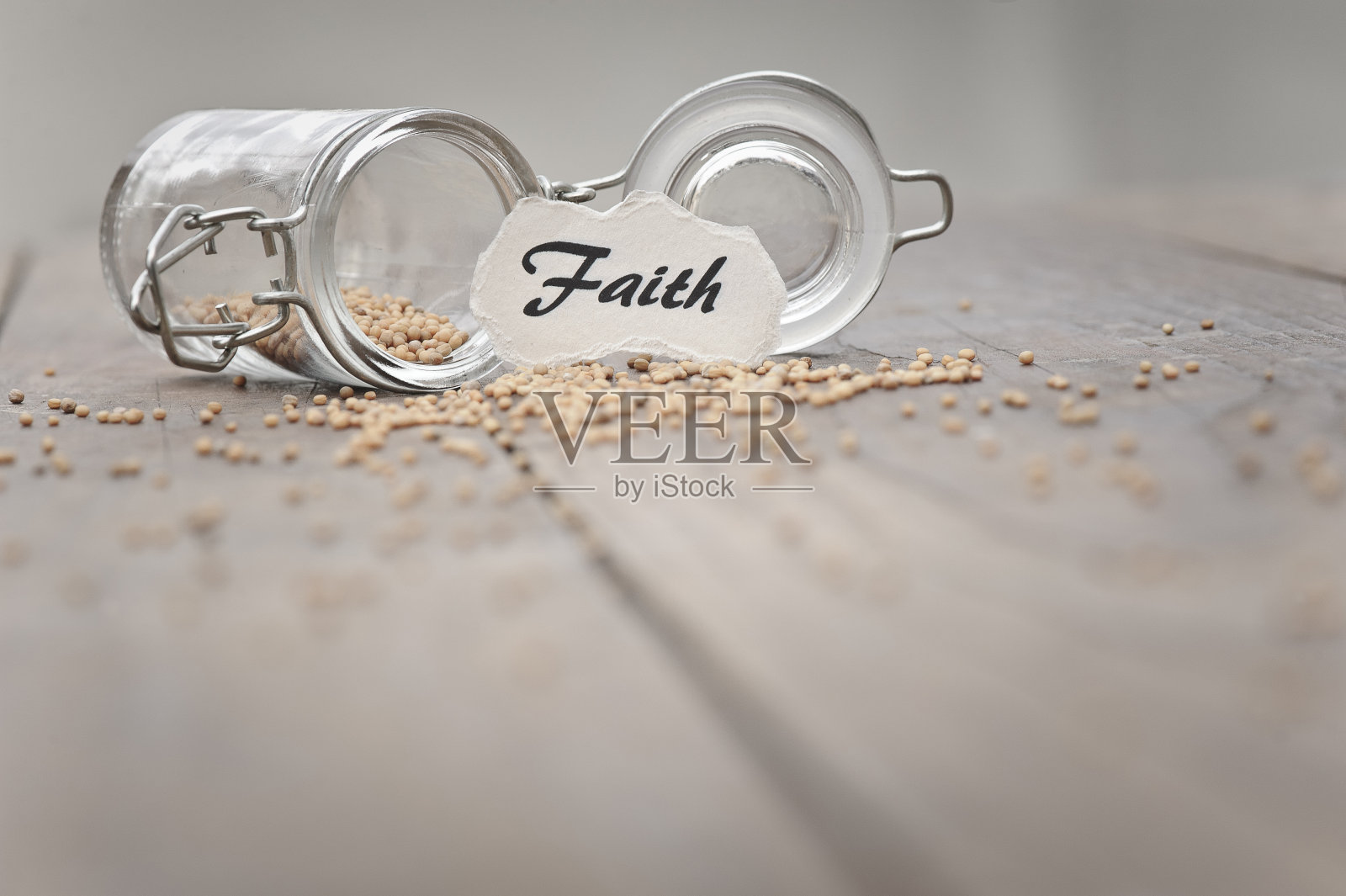 瓶子里的芥菜种子象征着信仰照片摄影图片