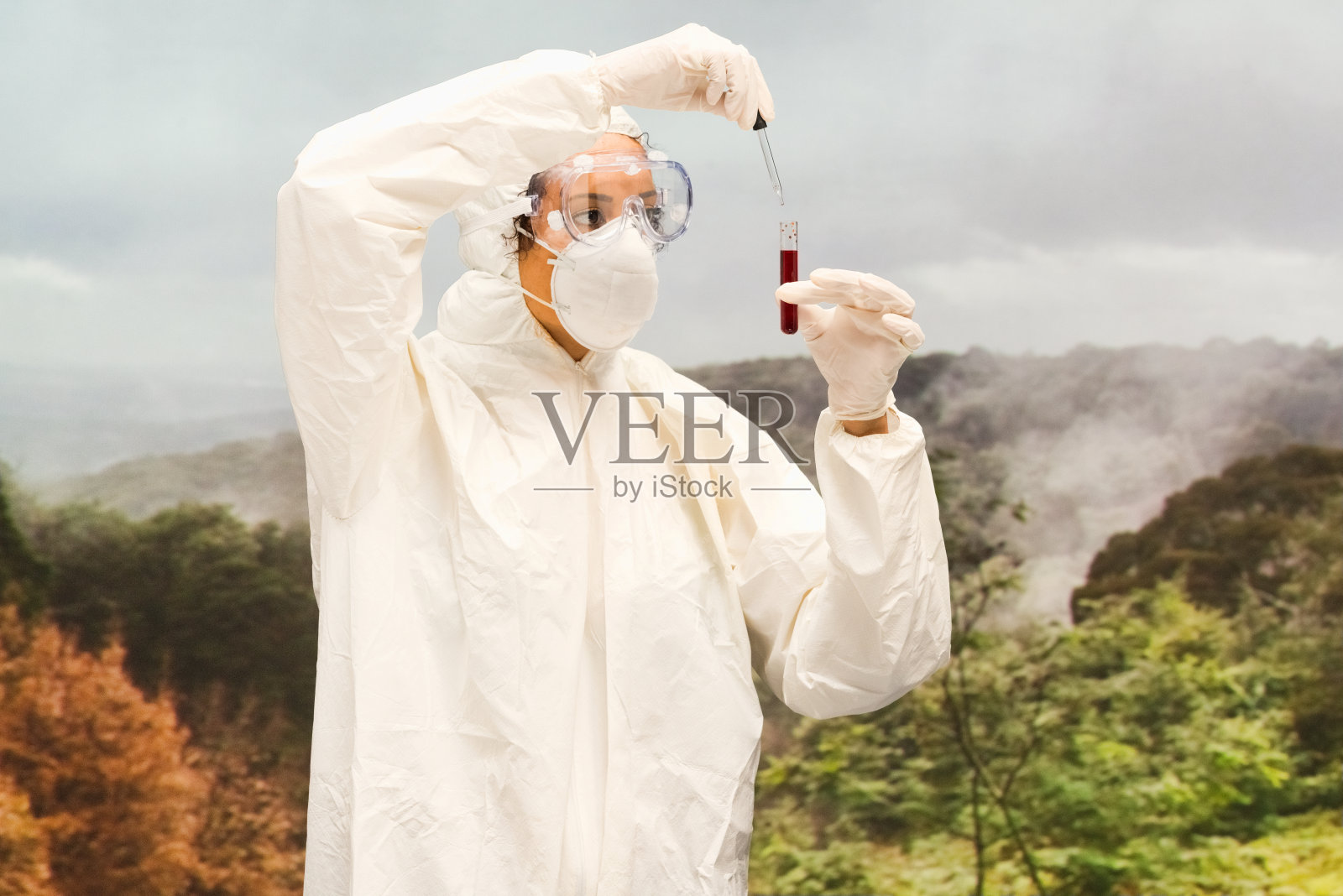 科学家采集血液样本照片摄影图片