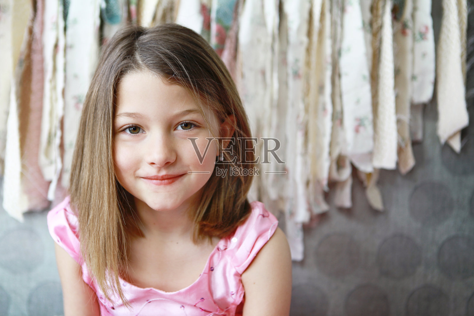 小女孩照片摄影图片