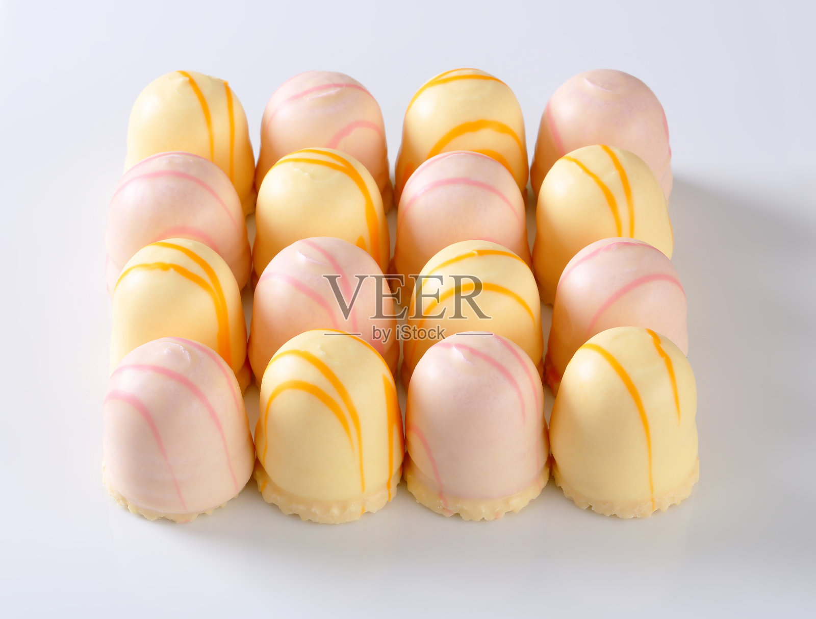 蓝莓和桃味棉花糖照片摄影图片