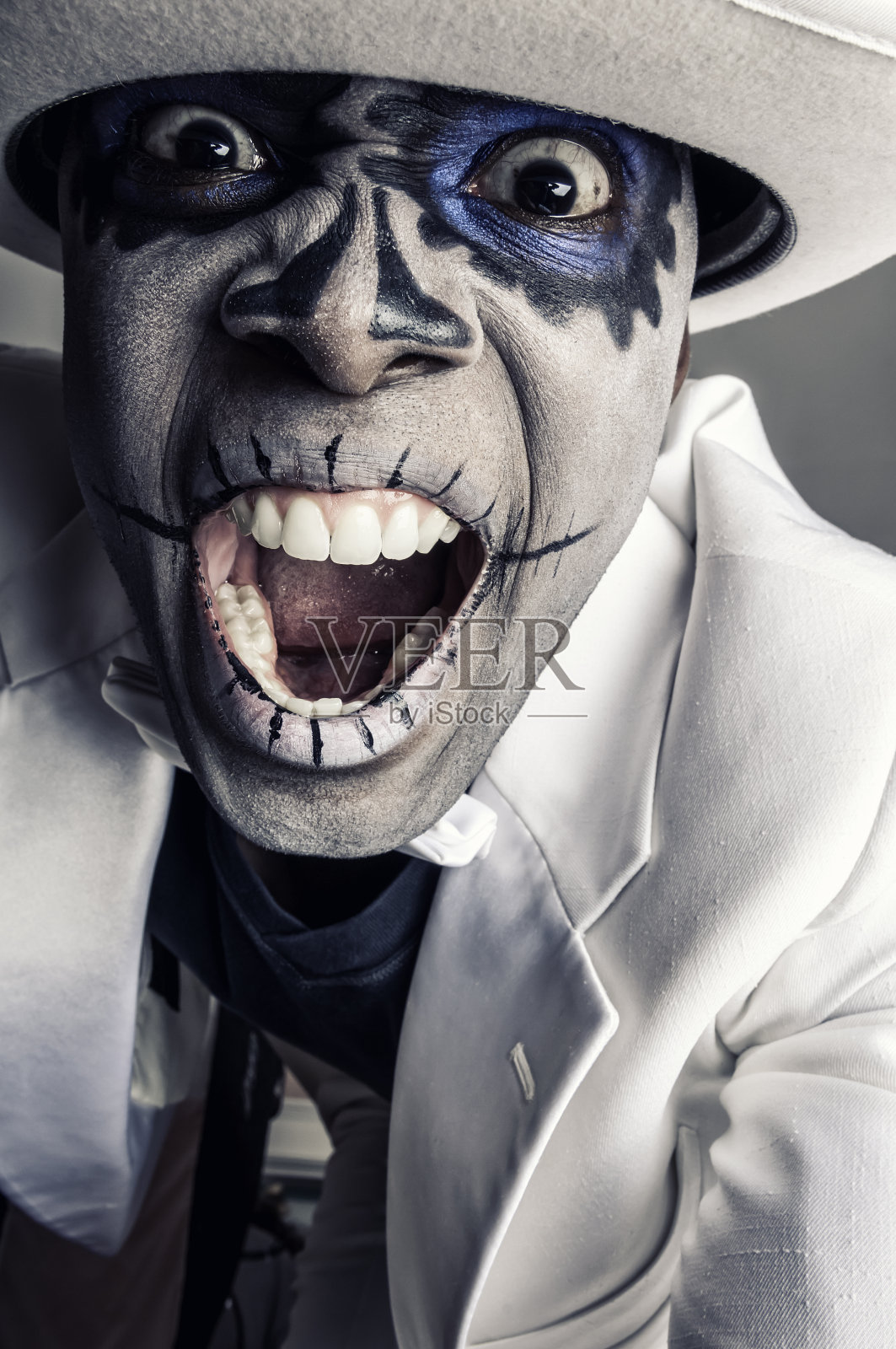 脸上画着骷髅糖妆的黑人(IV)照片摄影图片