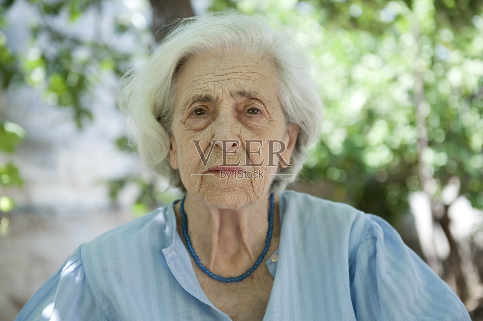 担心(高级的女人)照片摄影图片