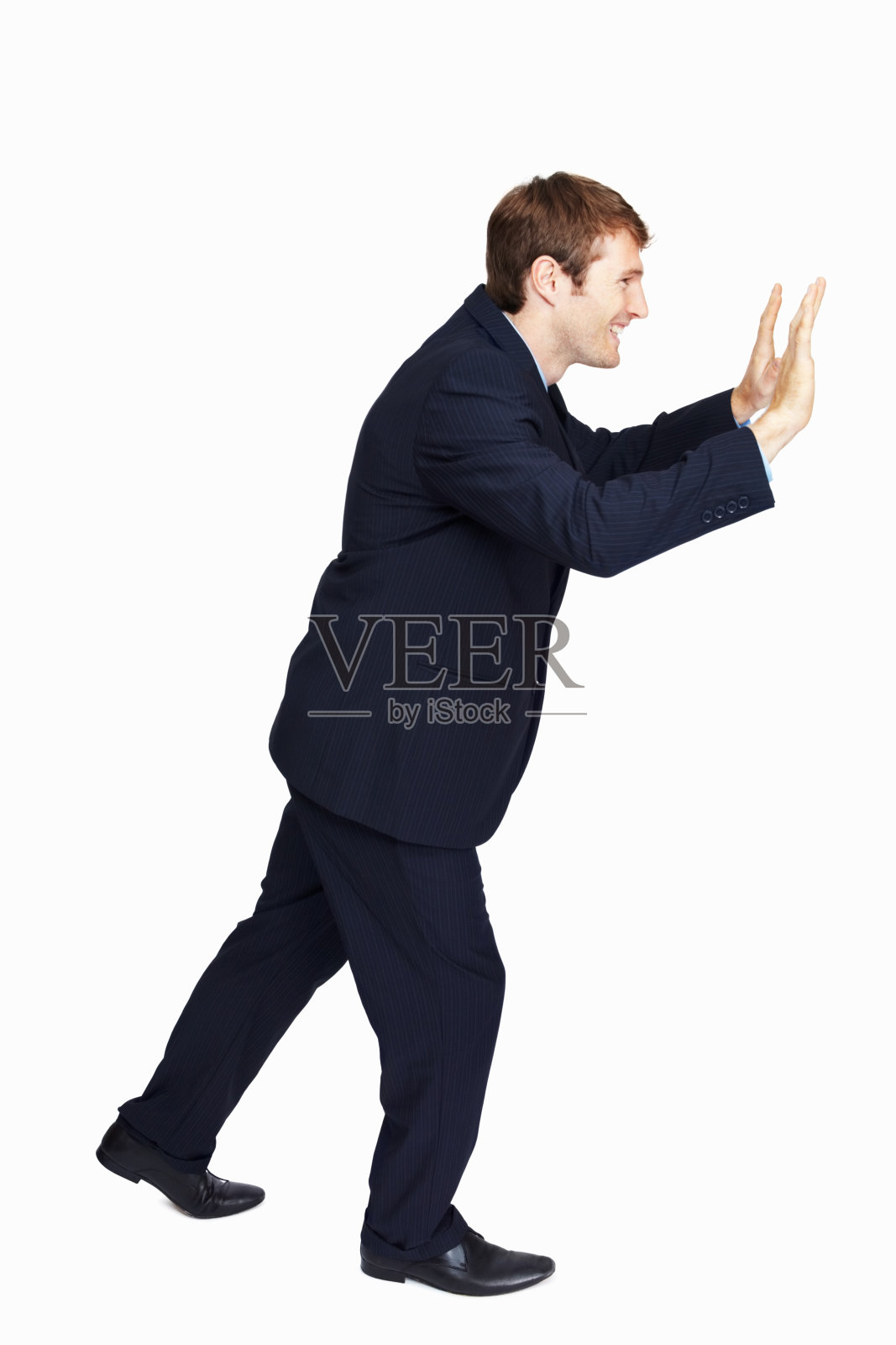 一个试图推东西的商人照片摄影图片