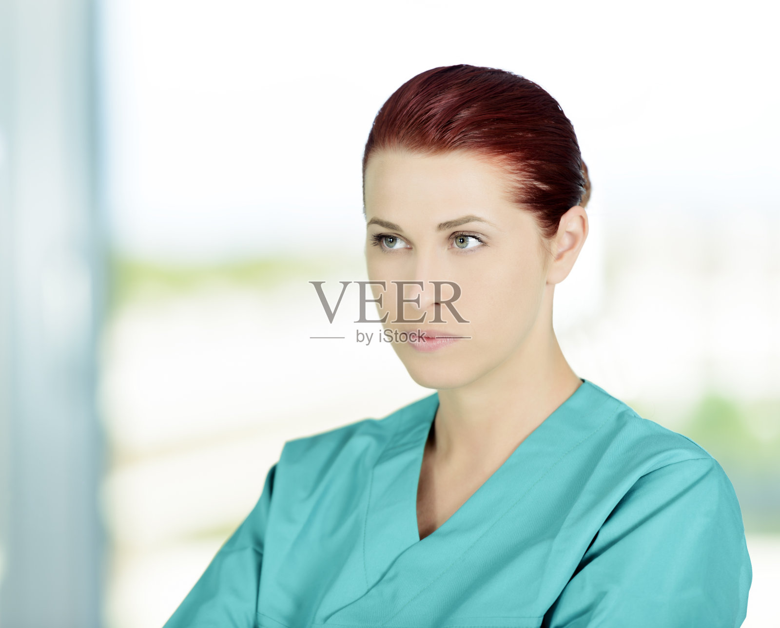 外科医生的肖像很严肃照片摄影图片