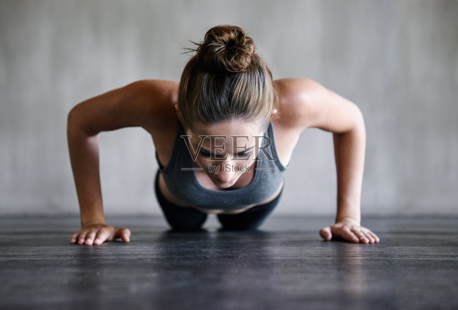 每次锻炼都变得更强壮照片摄影图片