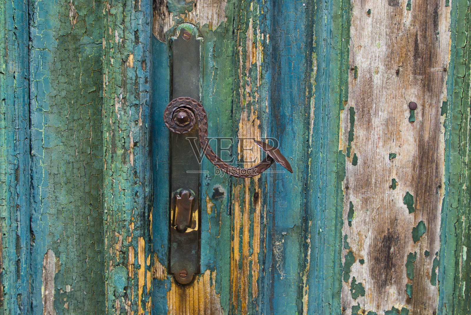 匈牙利小镇的古董门锁照片摄影图片
