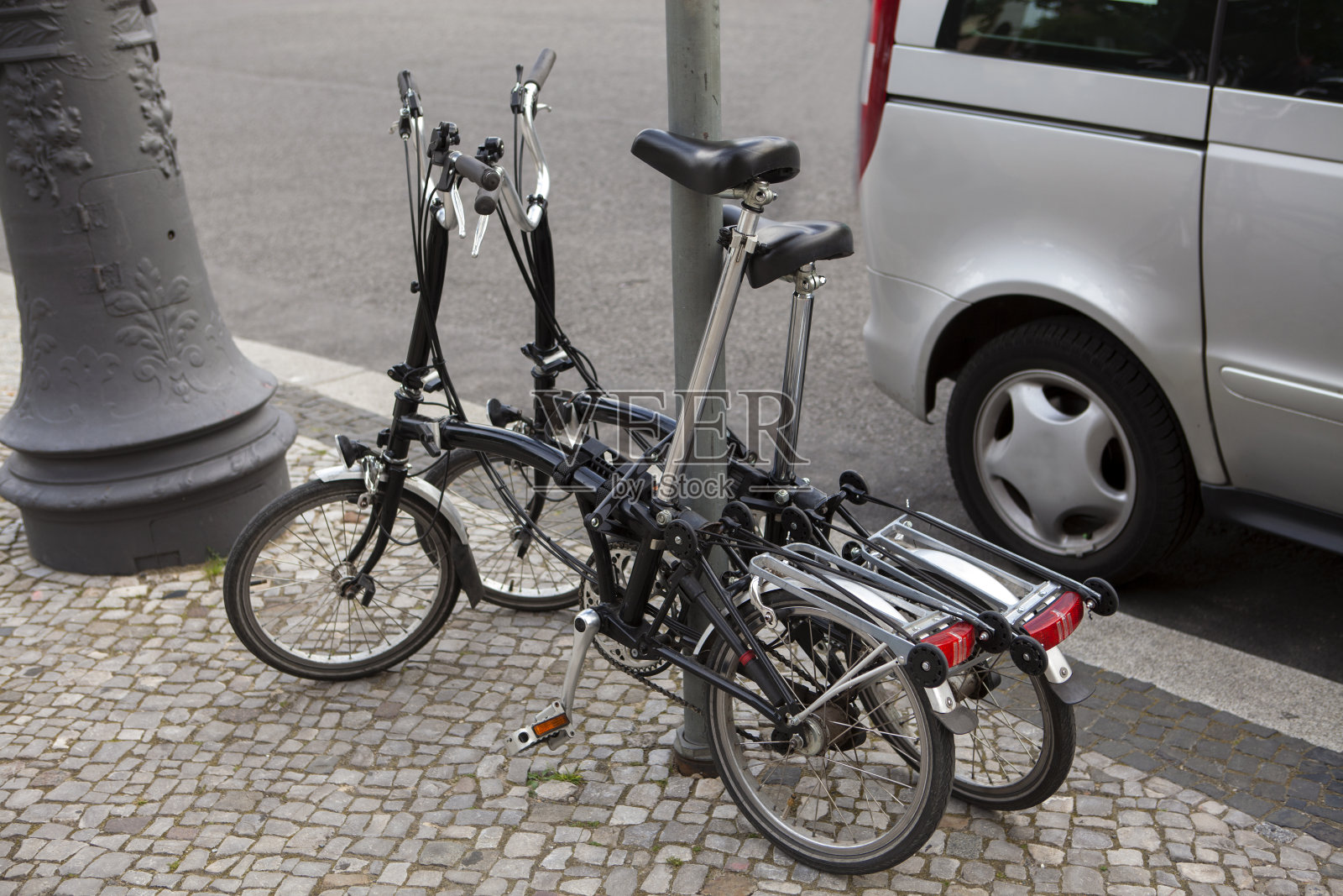 城里有两辆自行车照片摄影图片