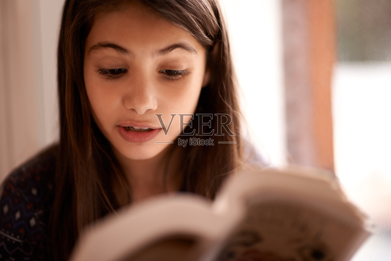 读书就是睁着眼睛做梦照片摄影图片