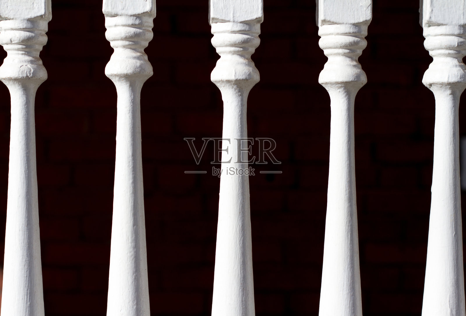 复古白木栏杆，黑色背景(特写)照片摄影图片