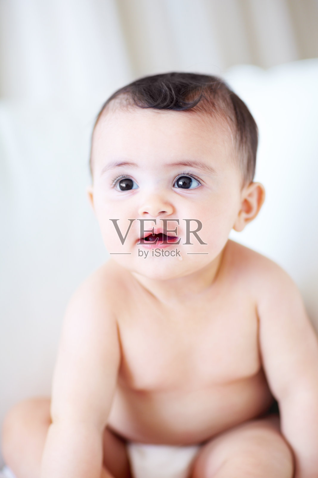 她太可爱了!照片摄影图片