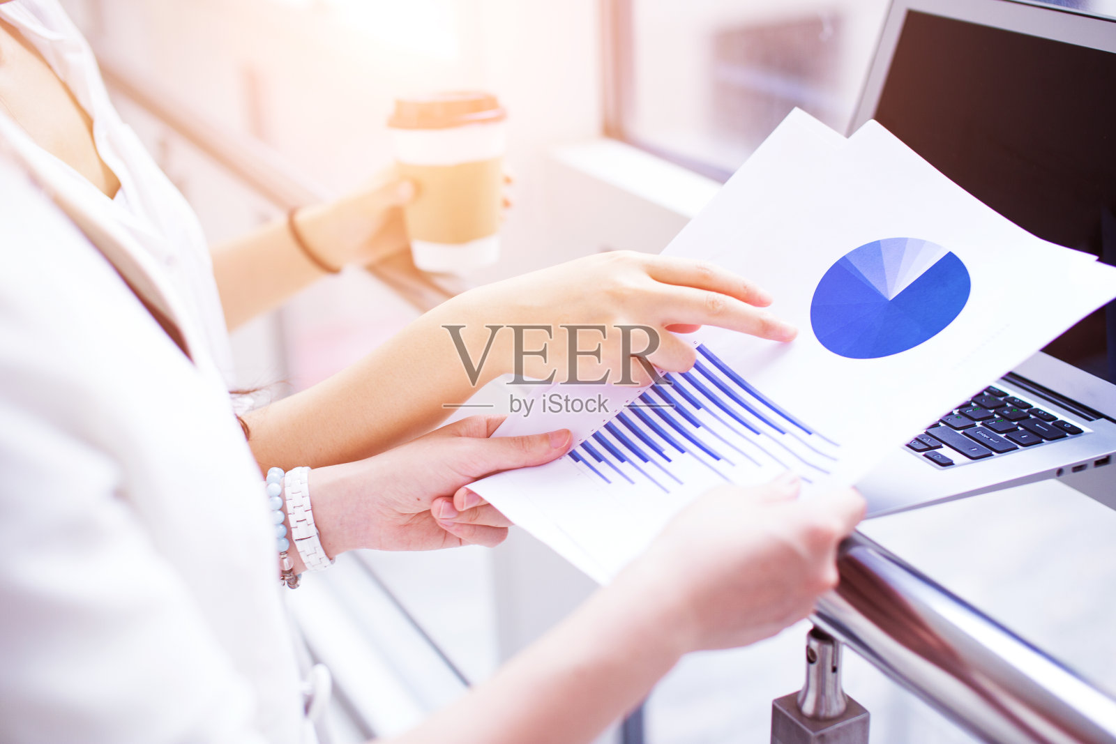 女商人在工作照片摄影图片