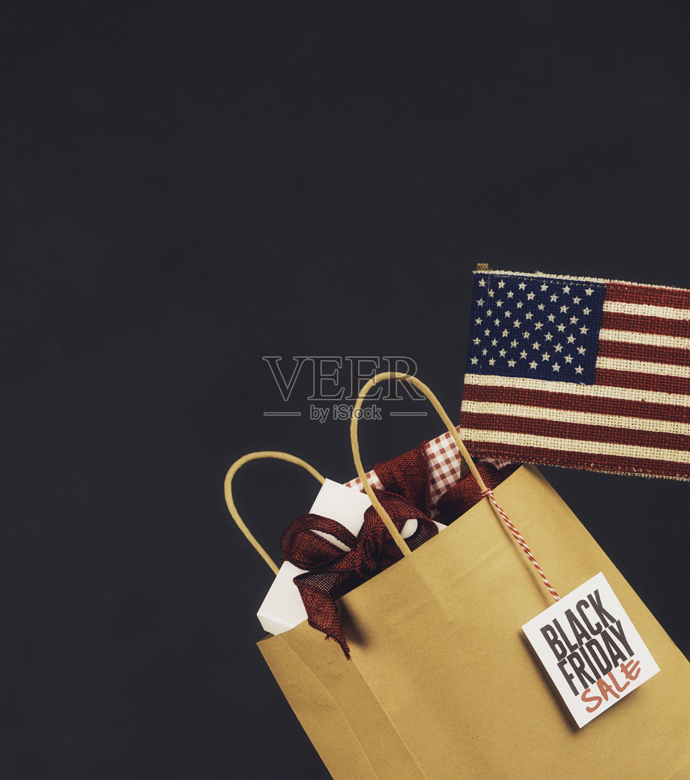 黑色星期五特价购物袋，礼物和留言照片摄影图片