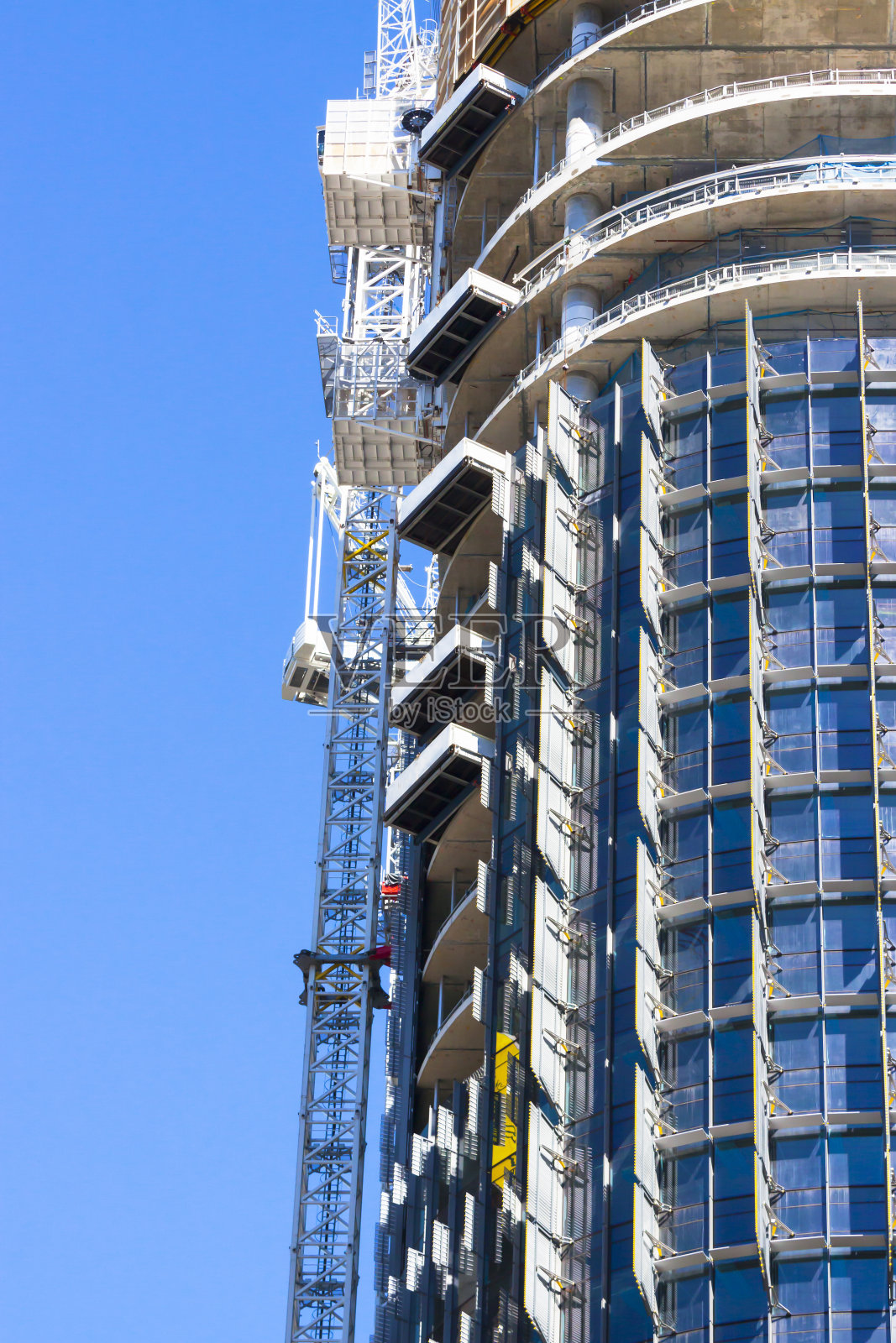 带有施工电梯的摩天大楼建设，复制空间照片摄影图片