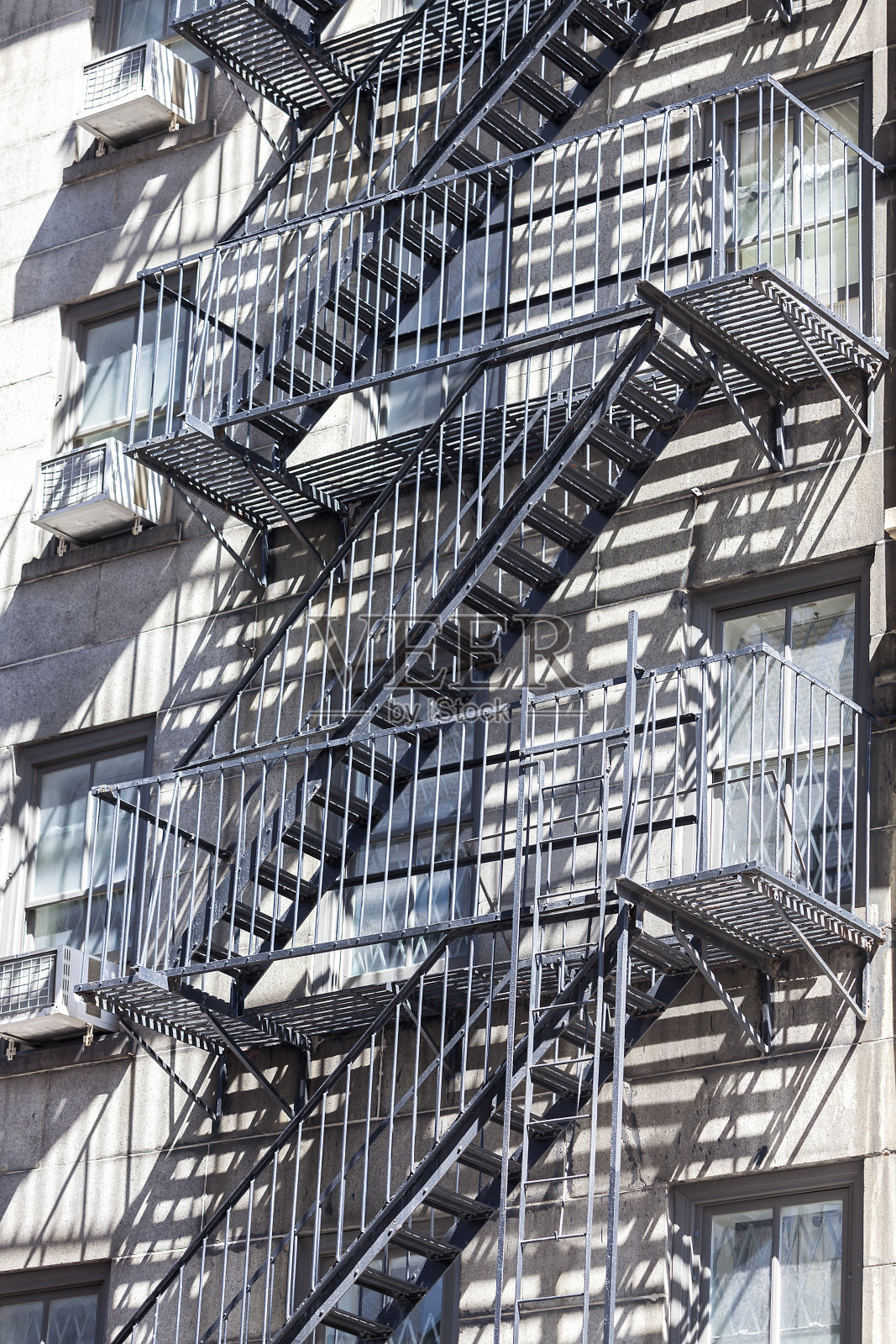 白宫和消防逃生梯，曼哈顿中城，纽约照片摄影图片