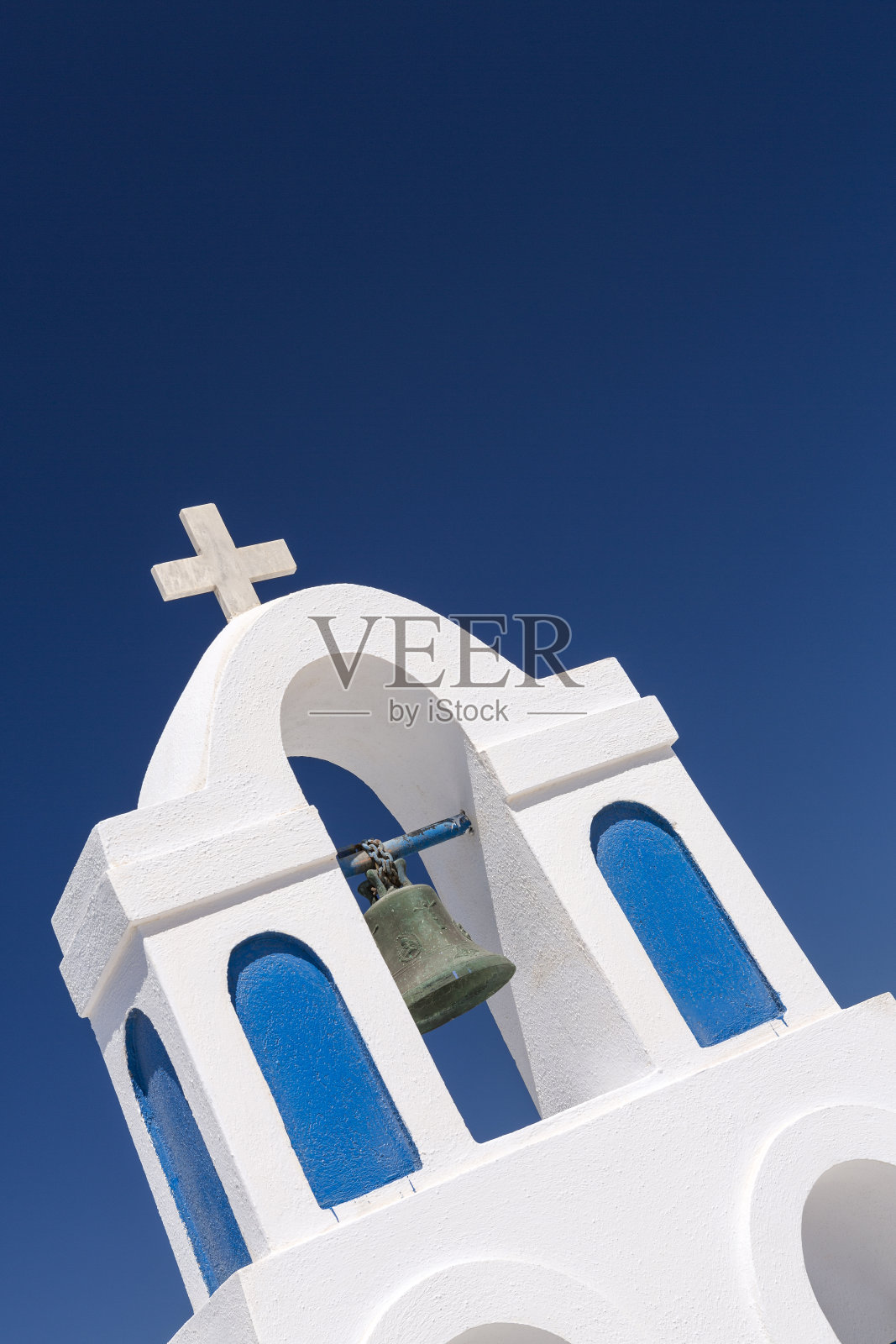 希腊圣托里尼岛的白色教堂照片摄影图片