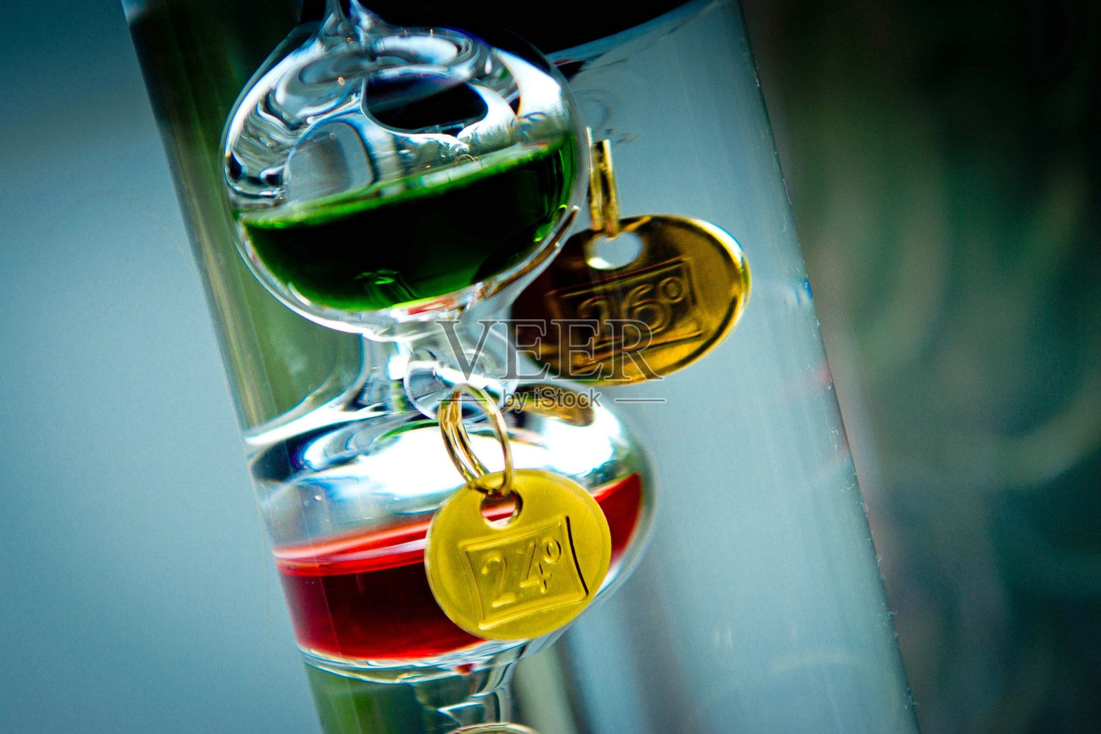 房间里的温度计照片摄影图片