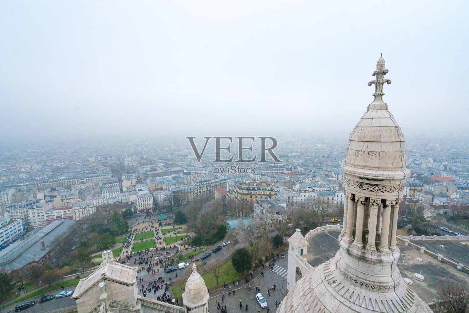 从巴黎圣心教堂俯瞰照片摄影图片