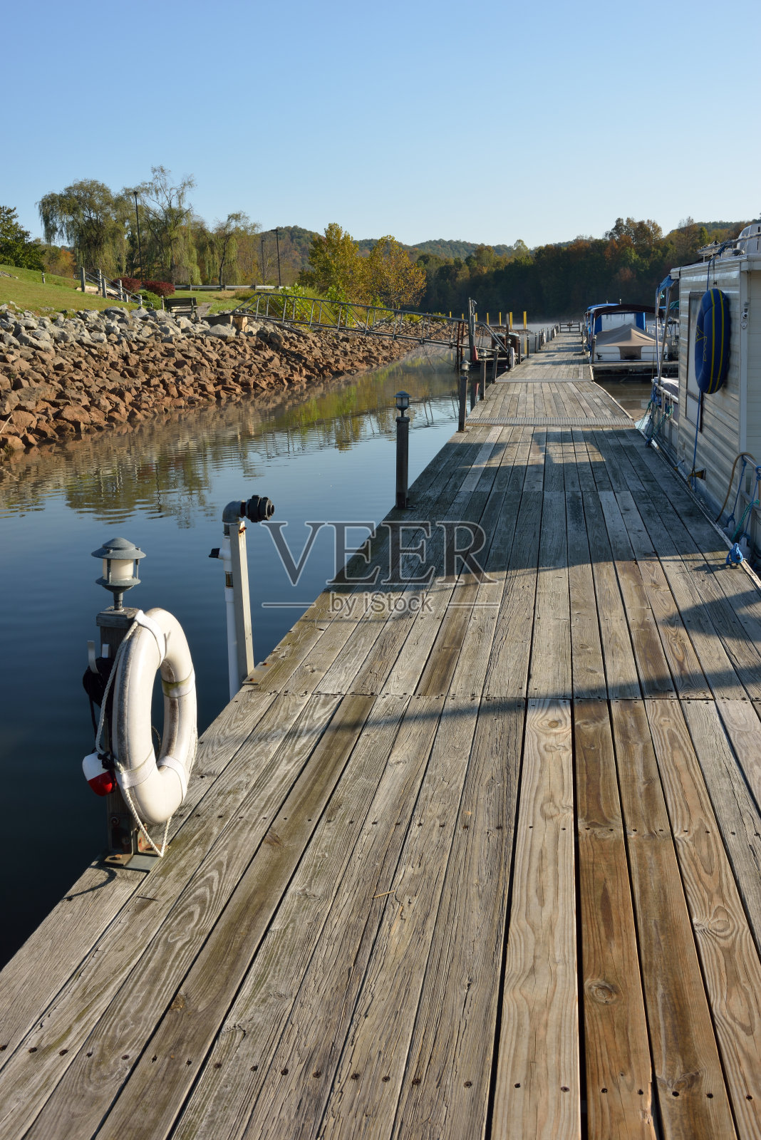 木板路湖照片摄影图片