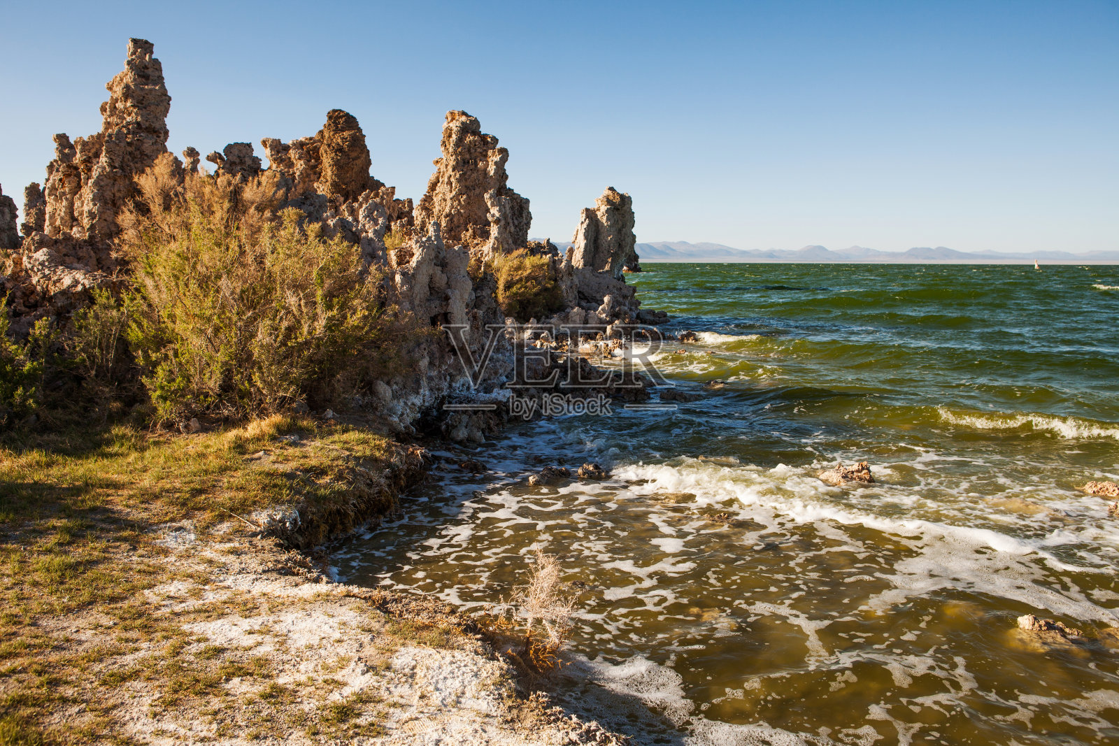 Tufas 和莫诺湖照片摄影图片