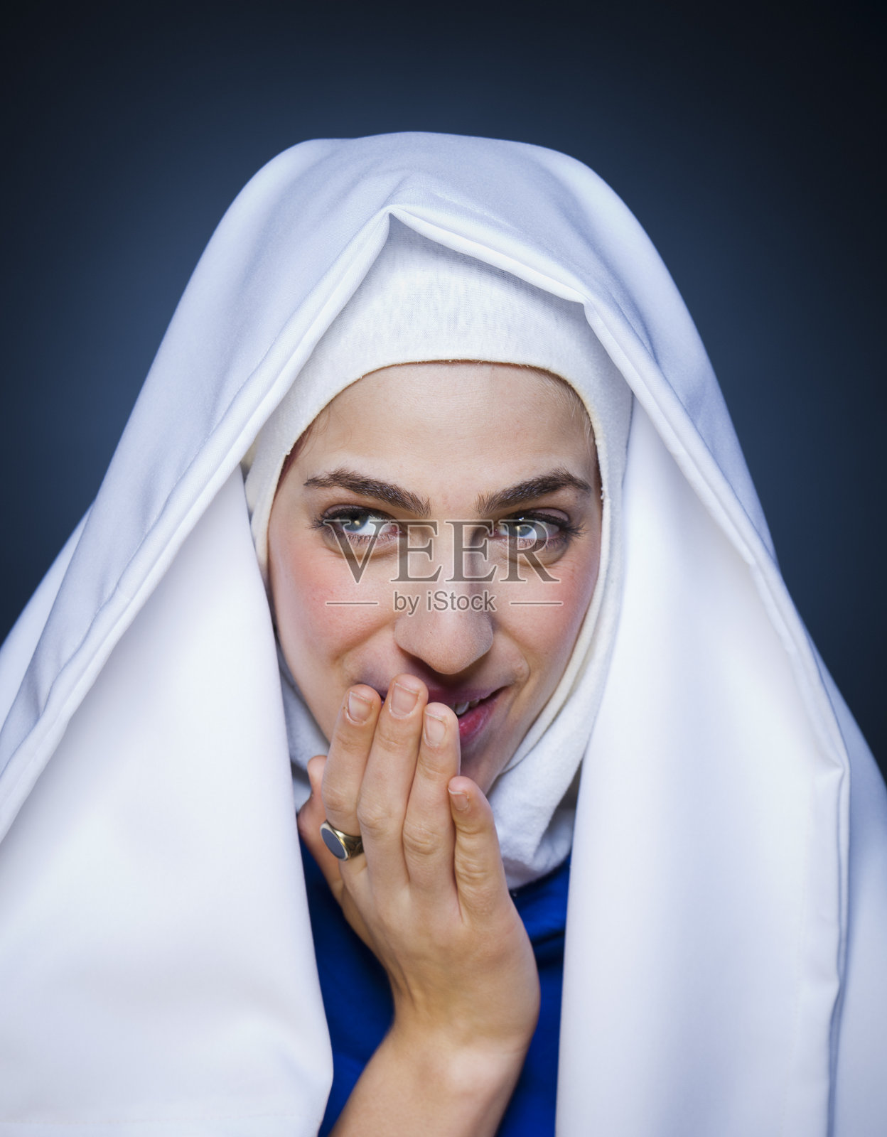 如今,小淘气照片摄影图片