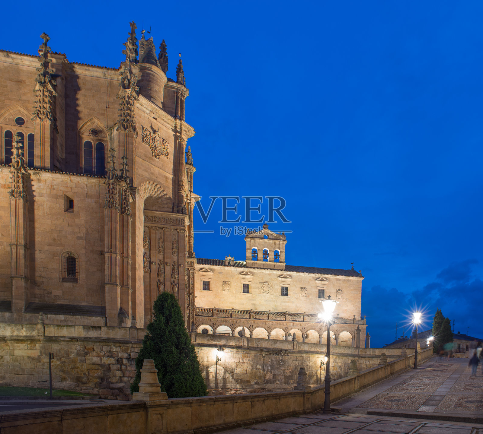 西班牙萨拉曼卡的拉斯杜埃纳斯修道院照片摄影图片