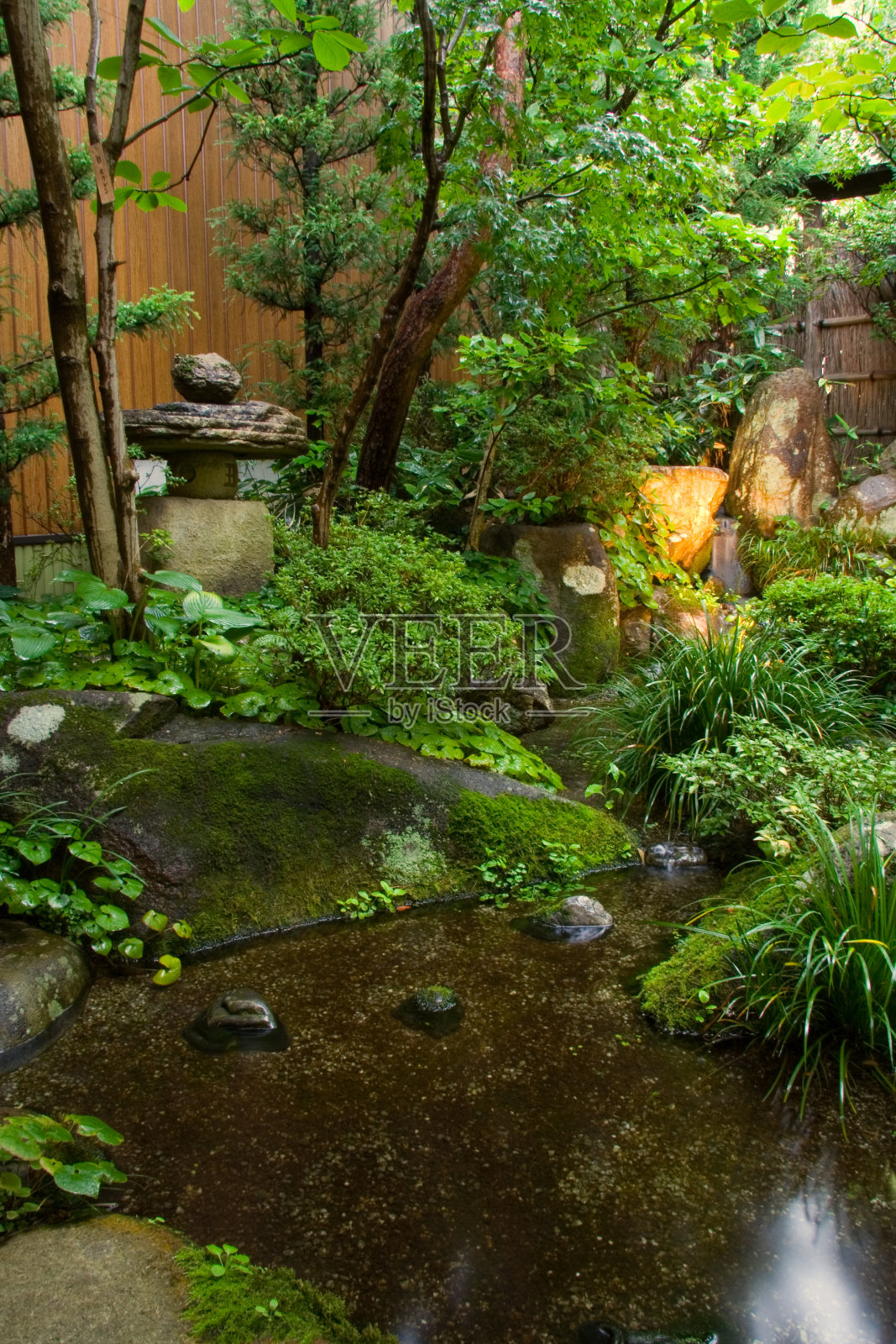 长濑旅馆的日式花园照片摄影图片