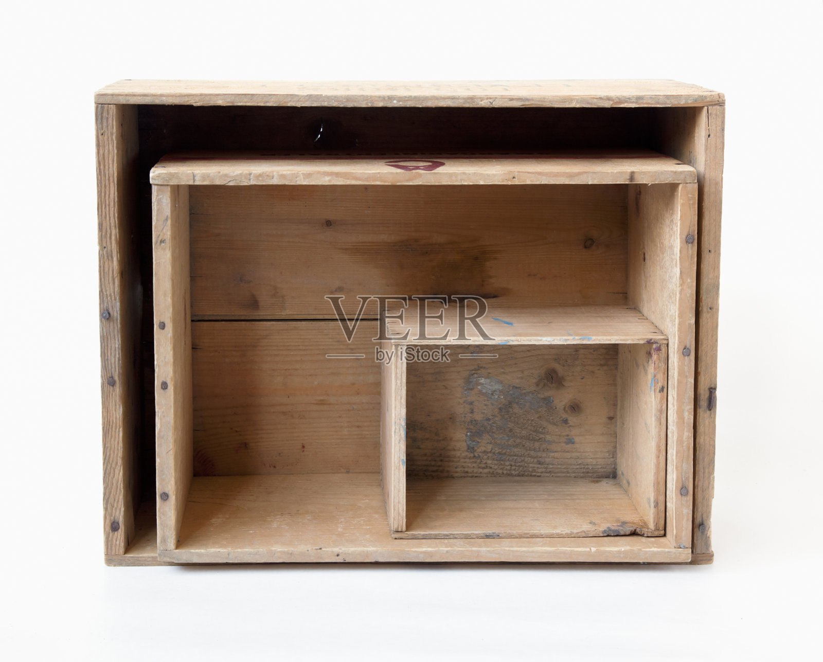 复古木制打开盒子在hvite背景。照片摄影图片