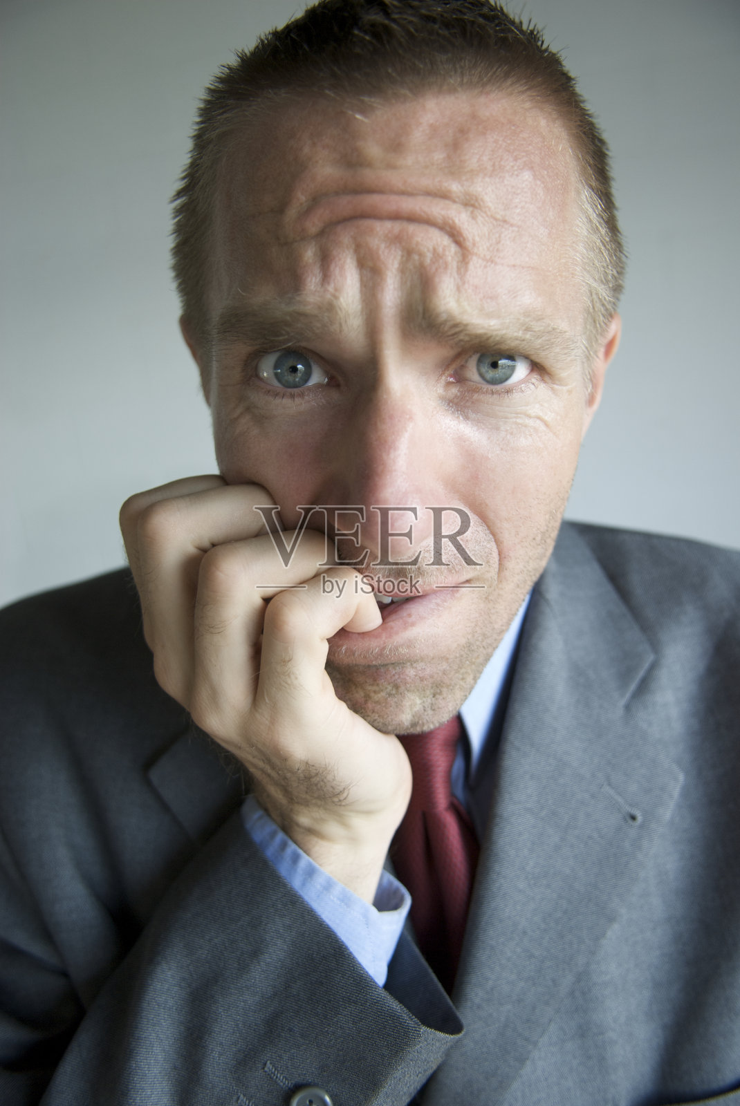 Nailbiting特写照片摄影图片