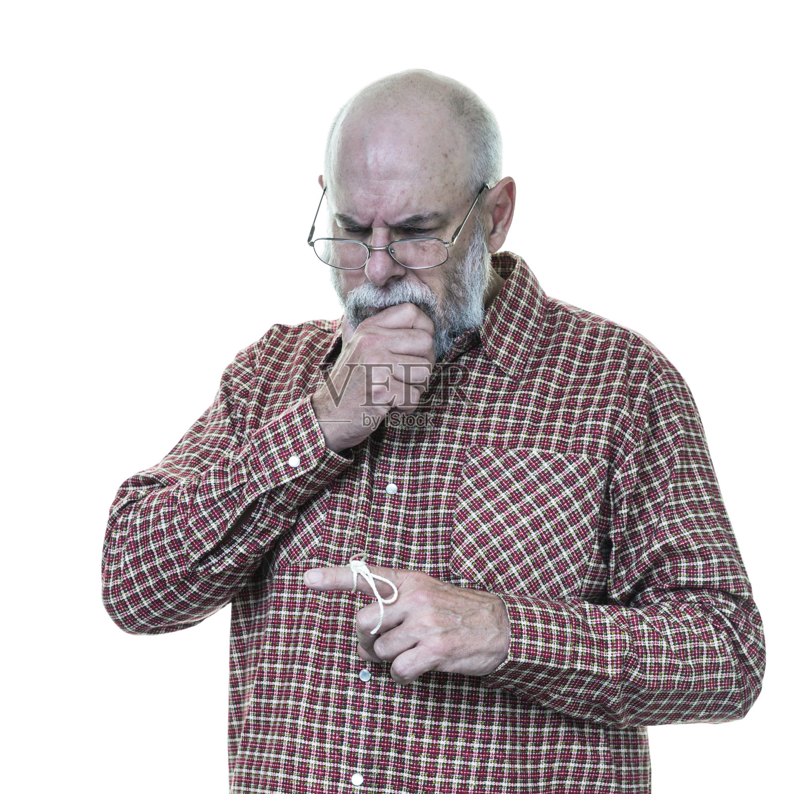 健忘的老男人不记得为什么绳子绑在手指上照片摄影图片