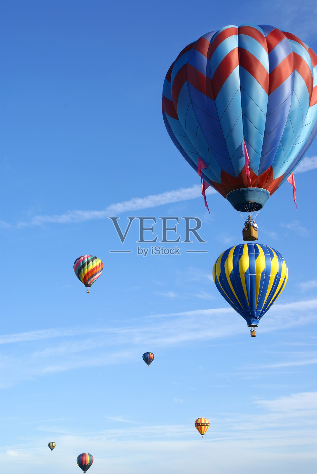 热气球悬停照片摄影图片