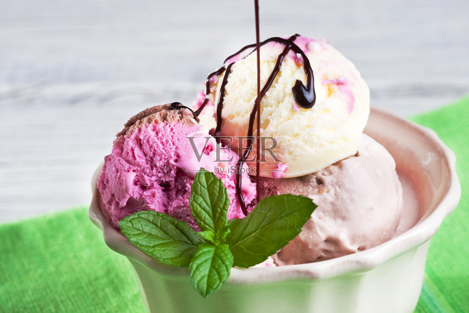 冰淇淋球照片摄影图片