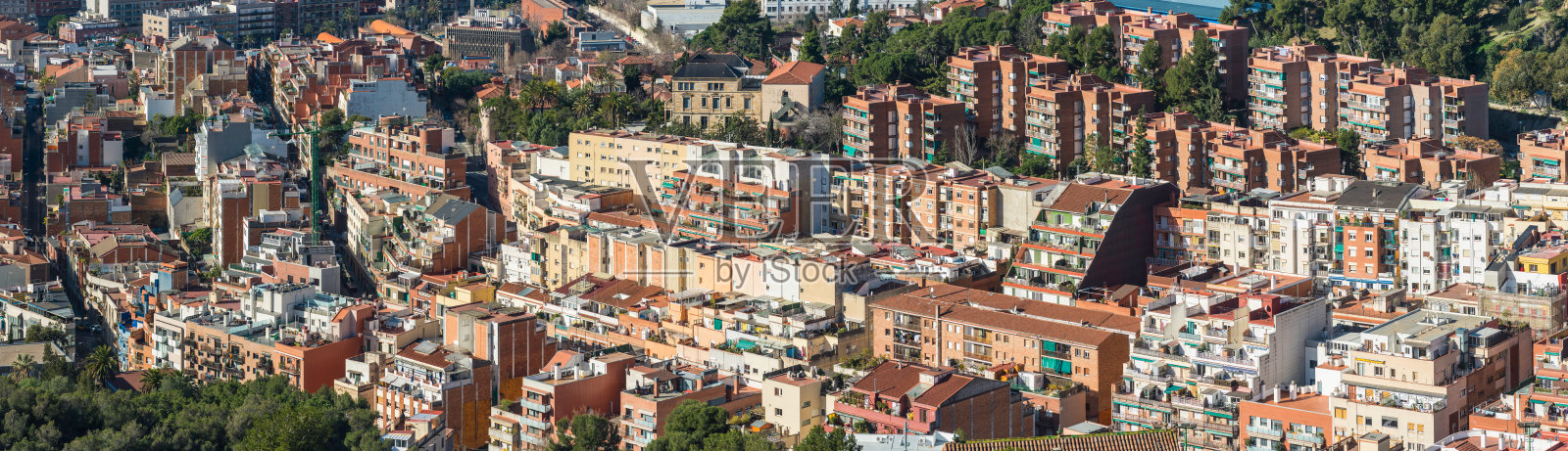 拥挤的城市景观住房公寓住宅城市屋顶全景西班牙巴塞罗那照片摄影图片