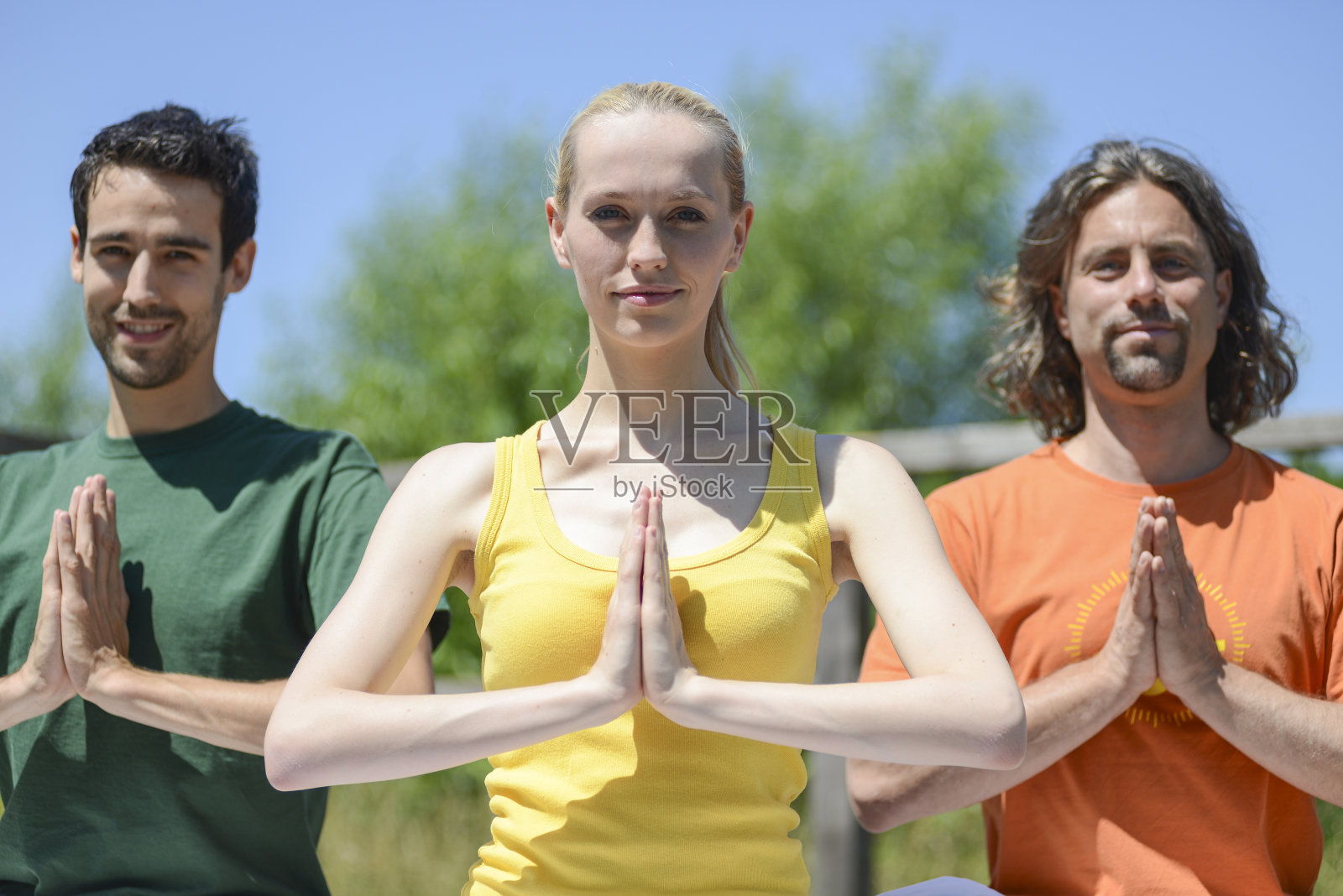 瑜伽组三人正面观照片摄影图片