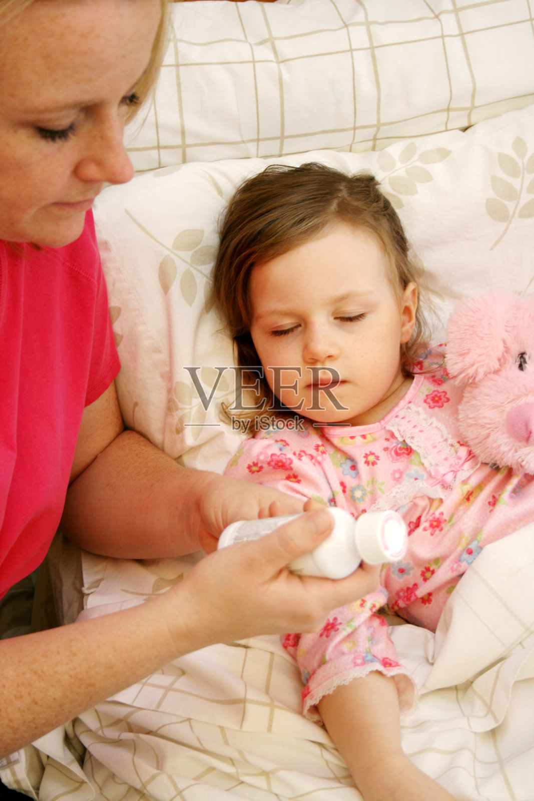 生病的孩子照片摄影图片