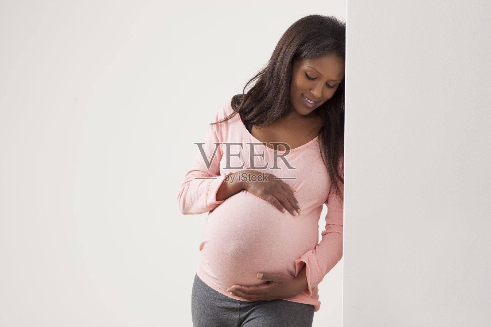 女人怀孕。照片摄影图片