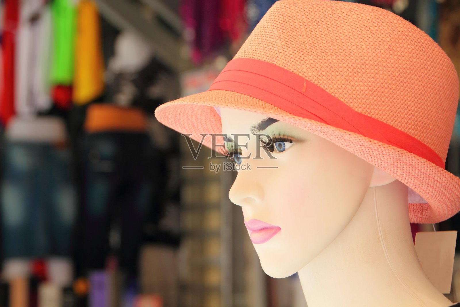 时装店里的人体模型照片摄影图片