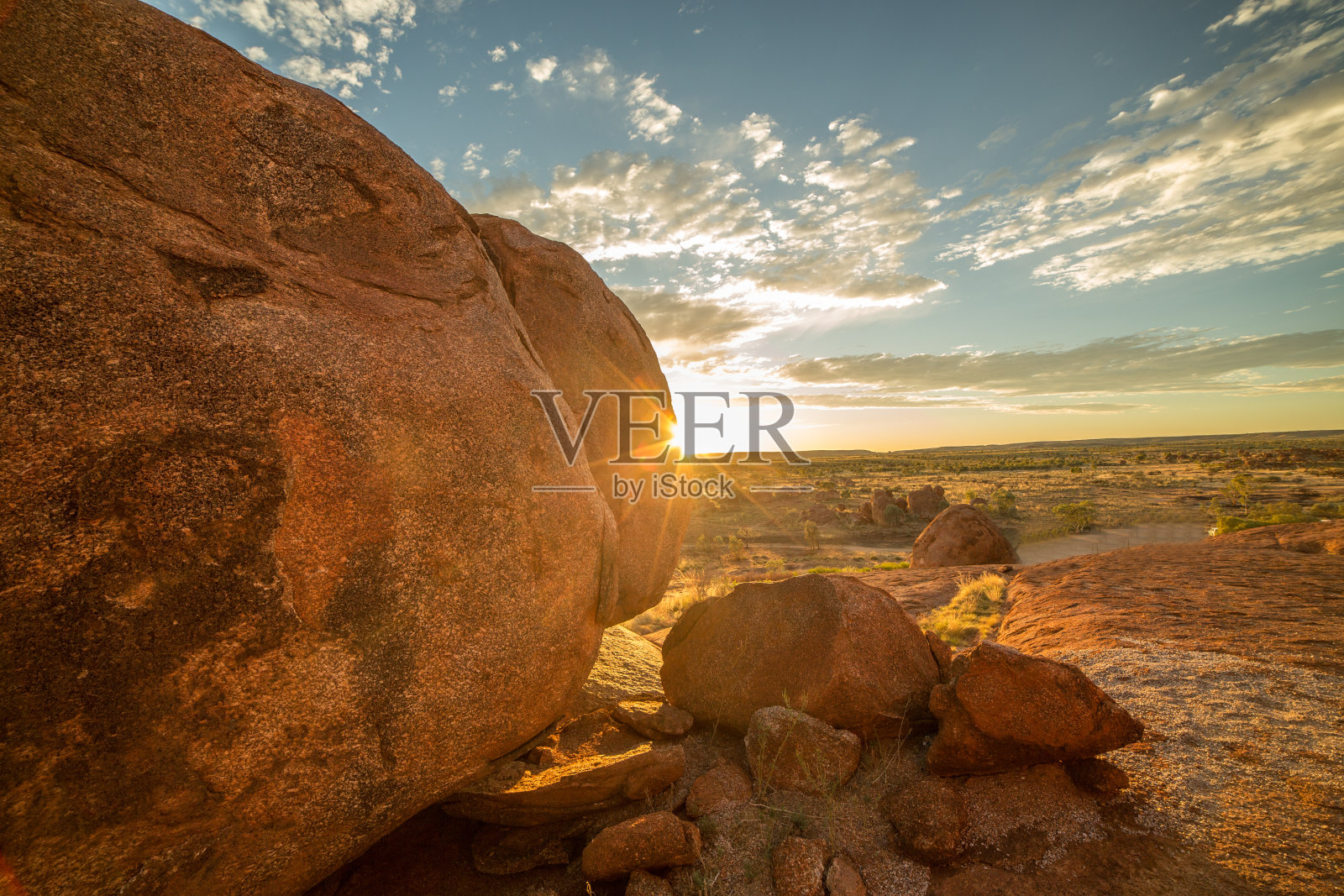 日出时的魔鬼弹珠照片摄影图片