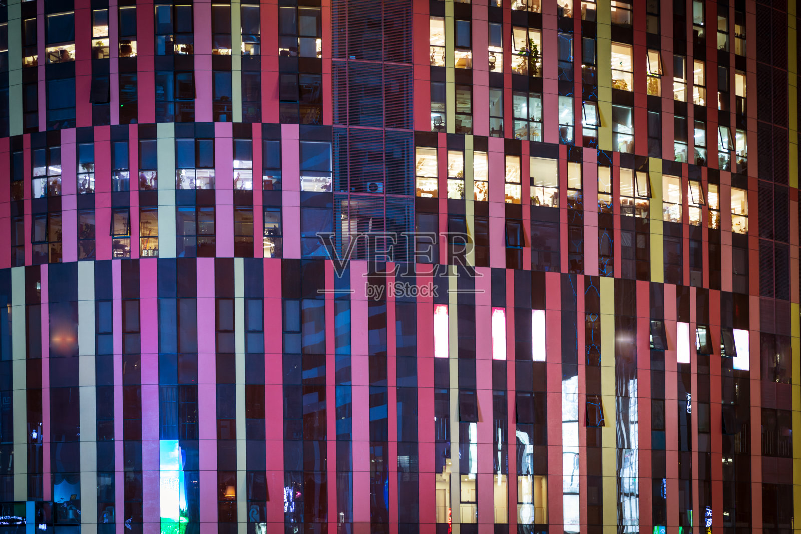 近景现代办公建筑照片摄影图片