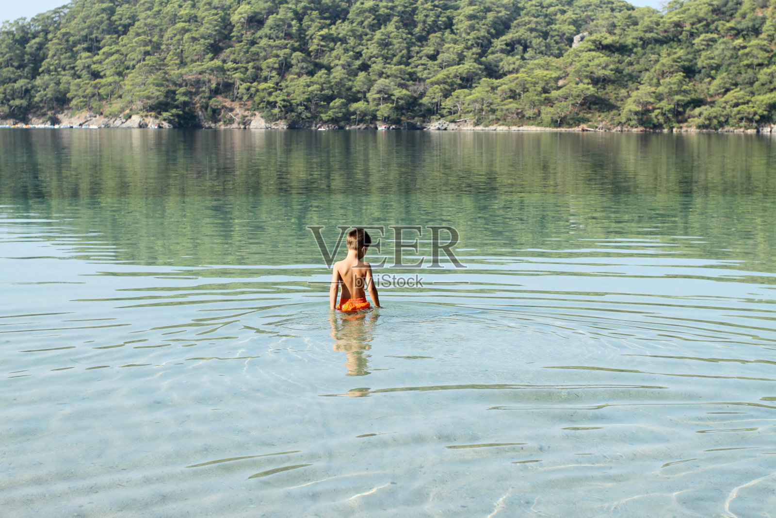 男孩照片摄影图片