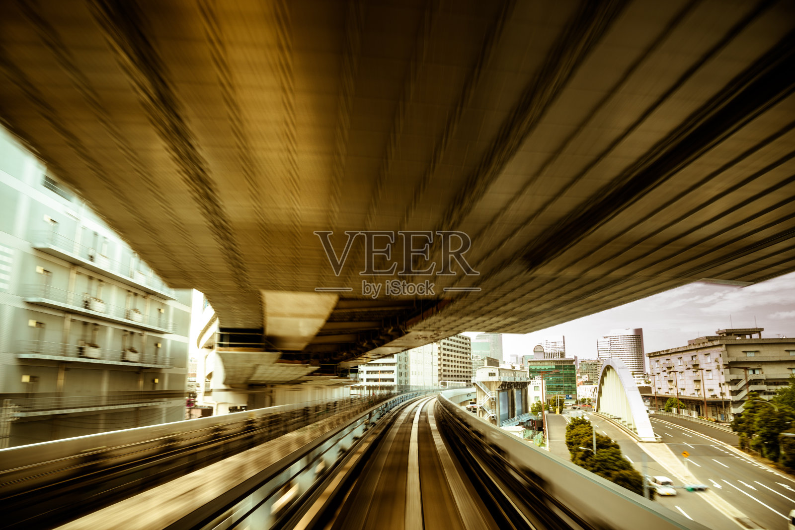 在东京的地铁里照片摄影图片