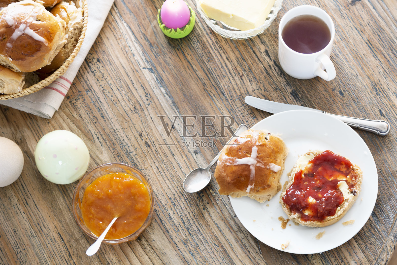 复活节热十字面包早午餐照片摄影图片