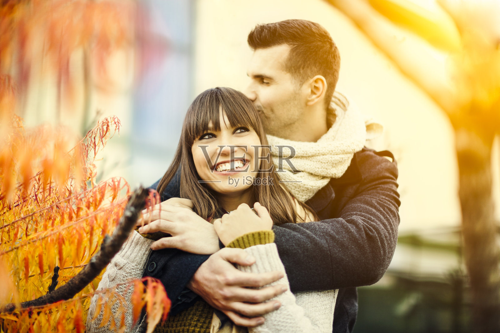 幸福的夫妇在户外照片摄影图片