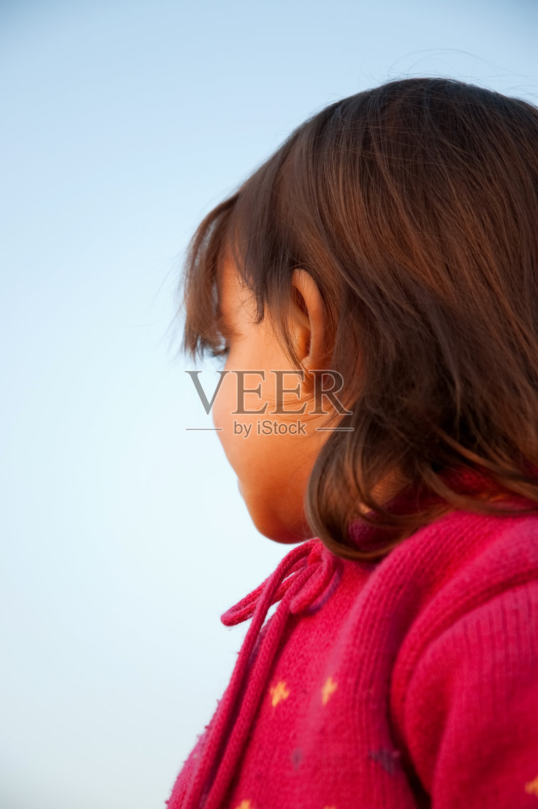 孤独的小孩照片摄影图片