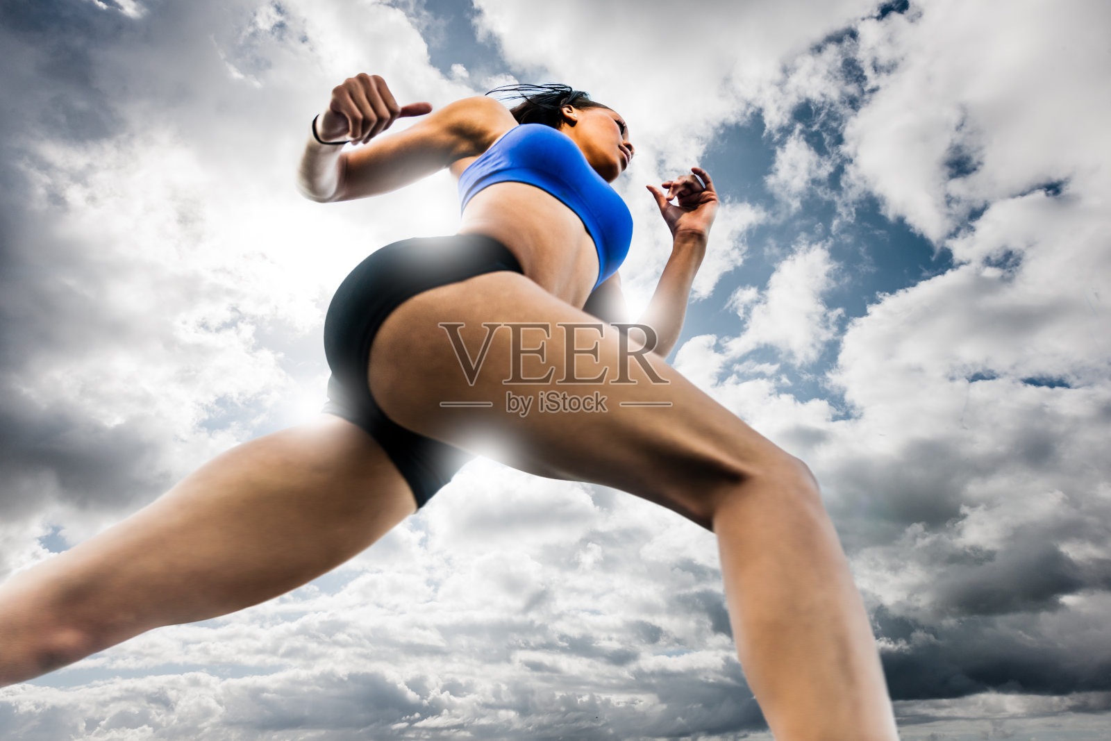 天空跑步照片摄影图片