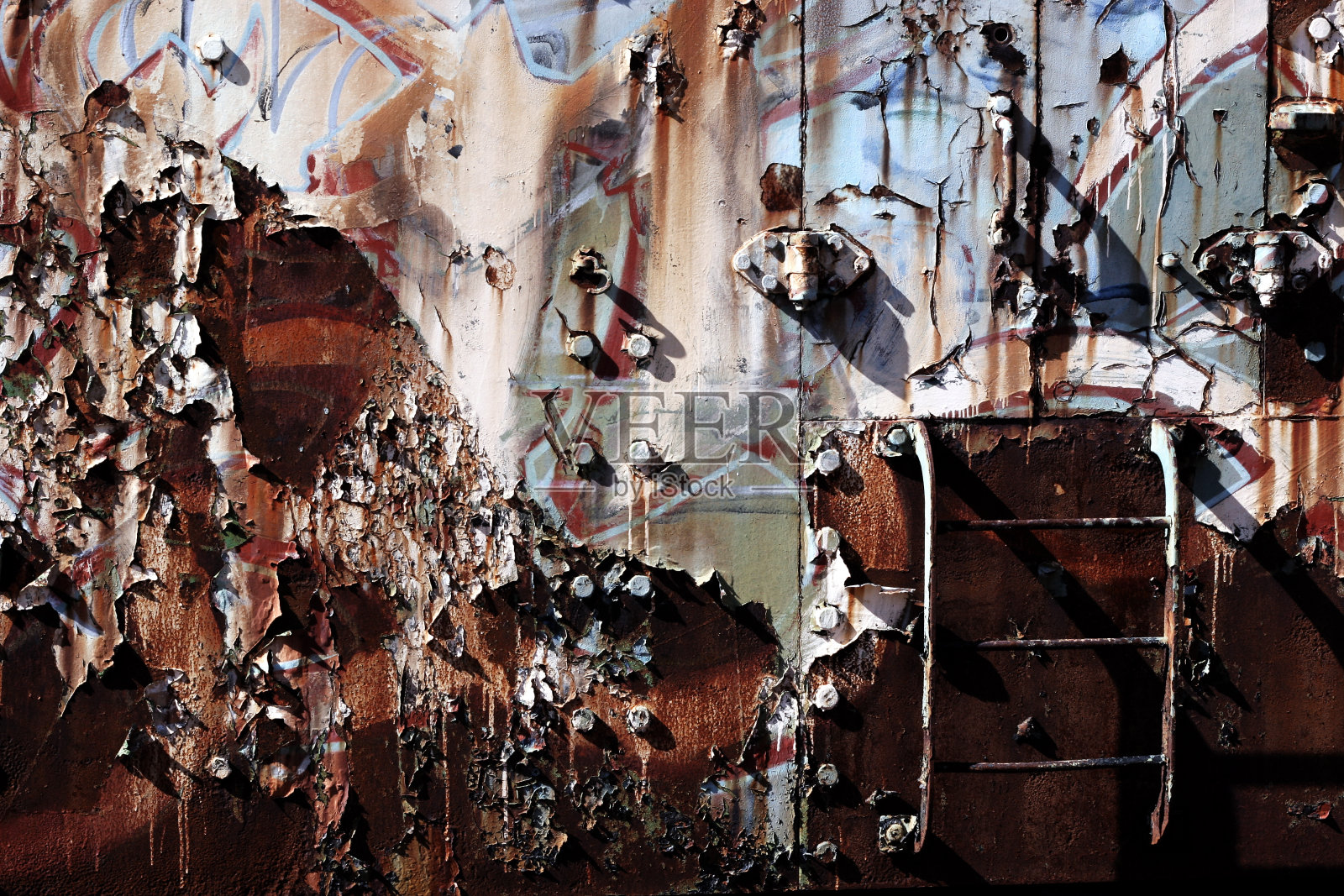 生锈、油漆剥落和涂鸦照片摄影图片