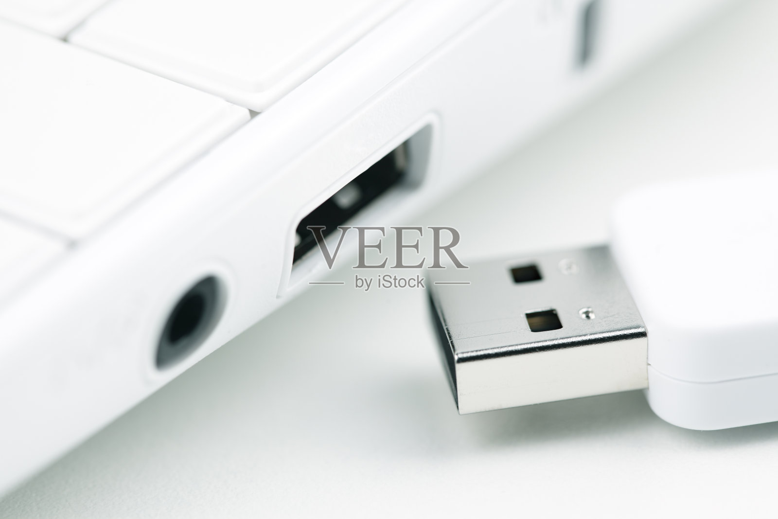 闪存驱动器和笔记本电脑照片摄影图片