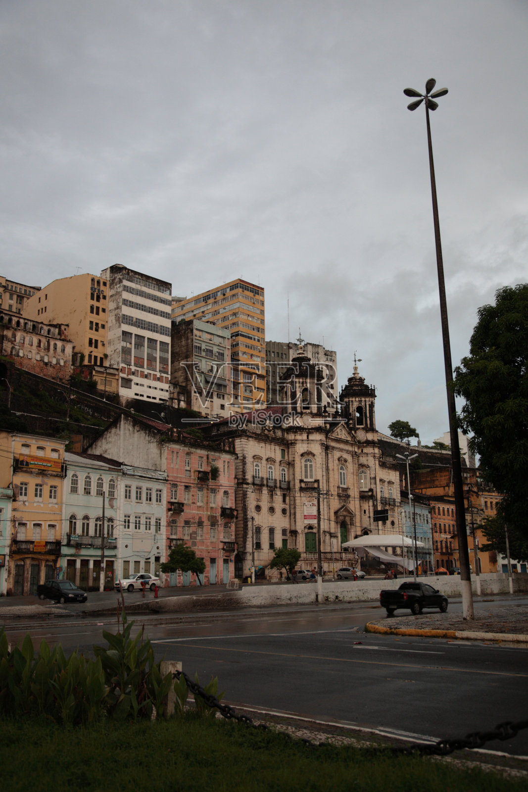 日落时的萨尔瓦多小镇，萨尔瓦多，巴伊亚，巴西照片摄影图片