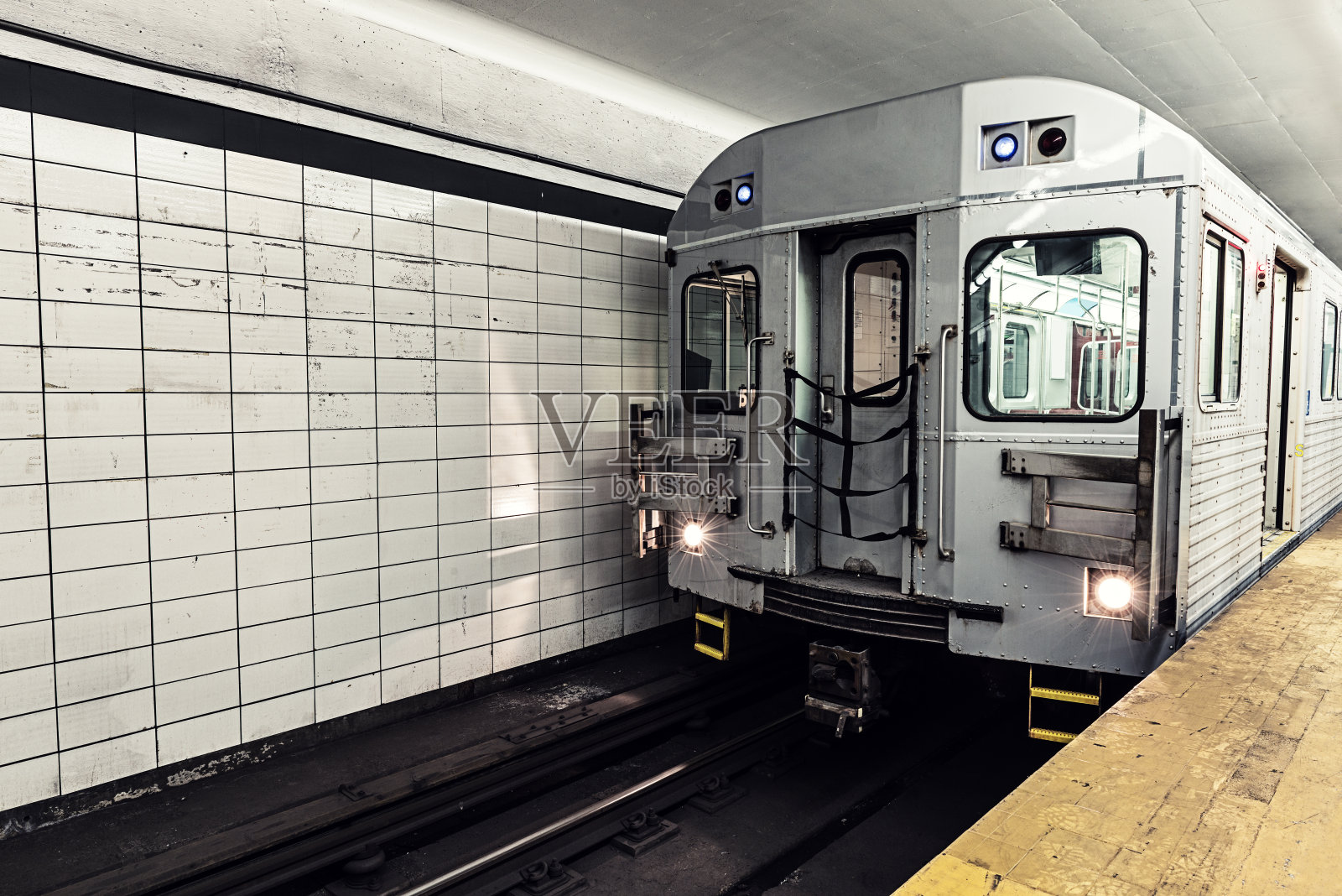 地铁车照片摄影图片