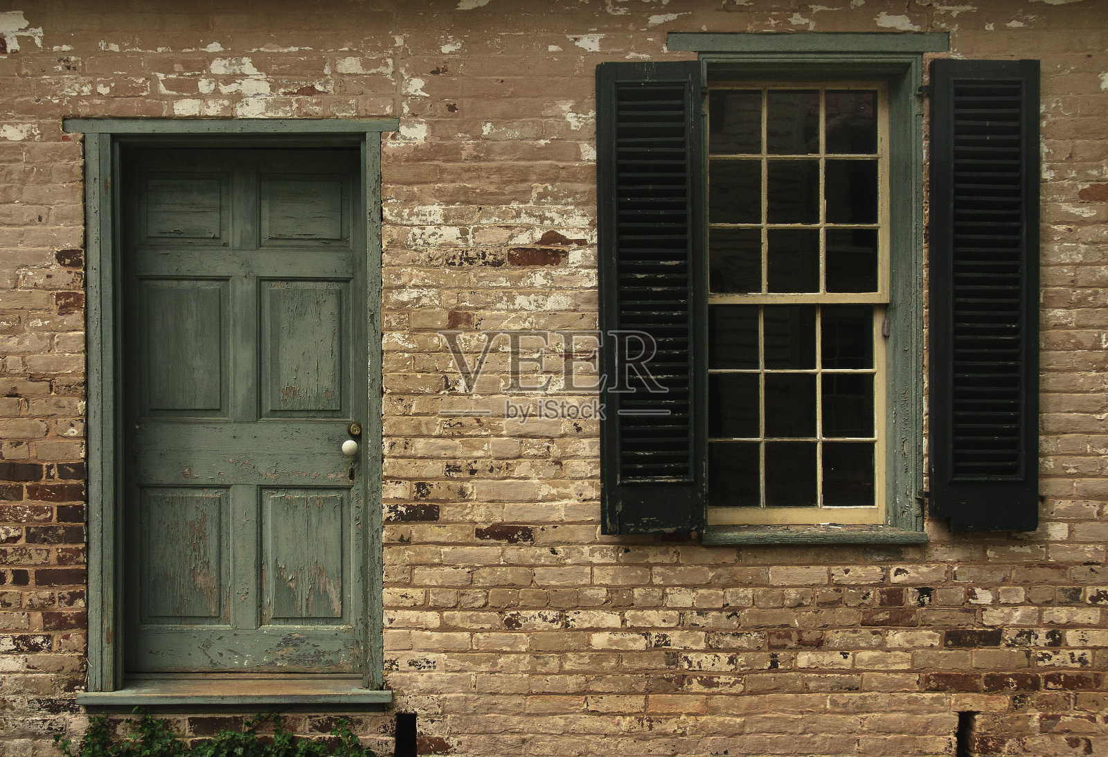 旧砖墙、门窗照片摄影图片
