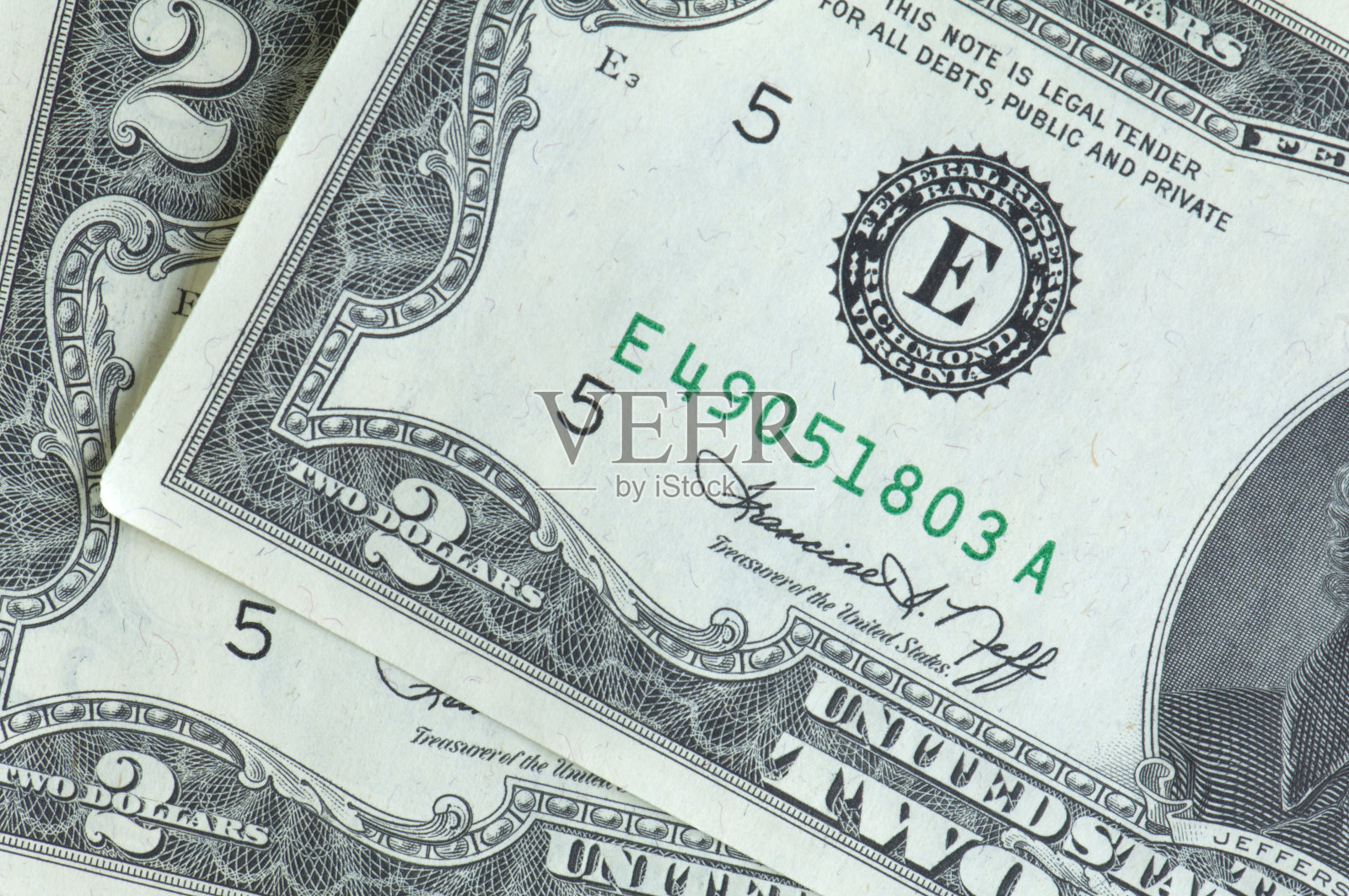 两美元钞票的特写照片摄影图片